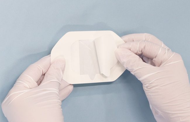 末梢静脈カテーテル固定フィルムのわかりやすい貼り方【エアウォールIV　フレームタイプ】の画像