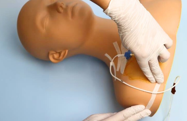 中心静脈カテーテル固定フィルムのわかりやすい貼り方【エアウォールIV切り込みタイプ】の画像